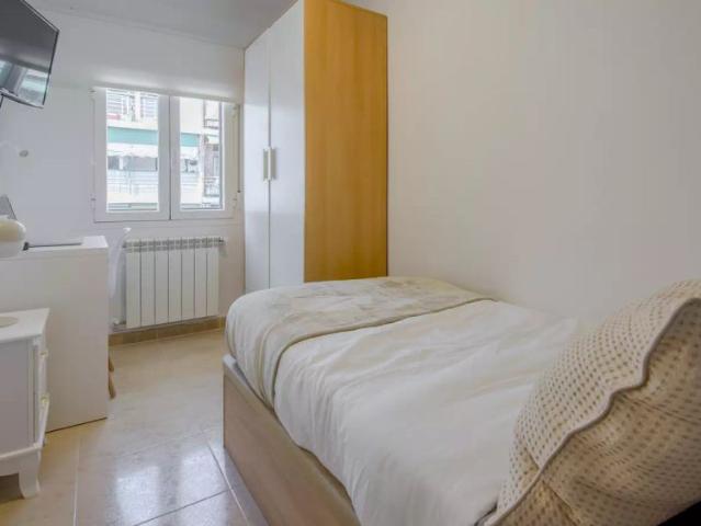 Room for rent in shared apartment in Madrid