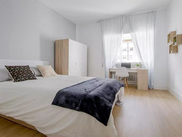 Room for rent in shared apartment in Madrid