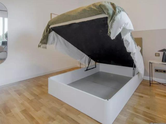 Room for rent in shared apartment in Madrid