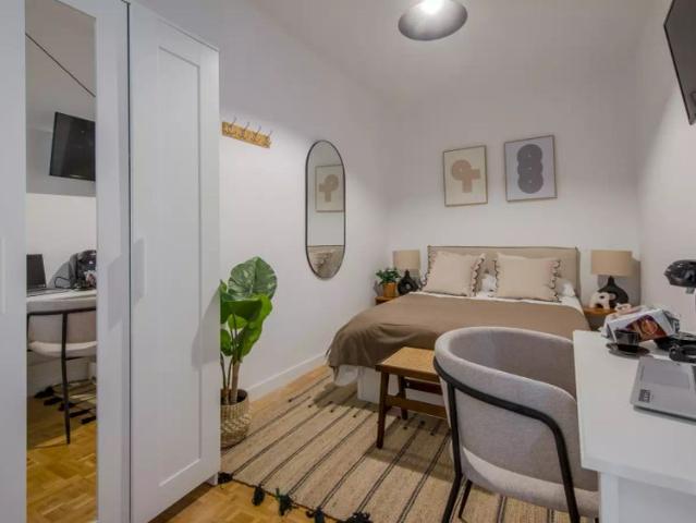 Room for rent in shared apartment in Madrid