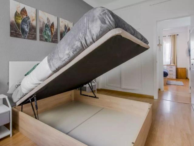 Room for rent in shared apartment in Madrid
