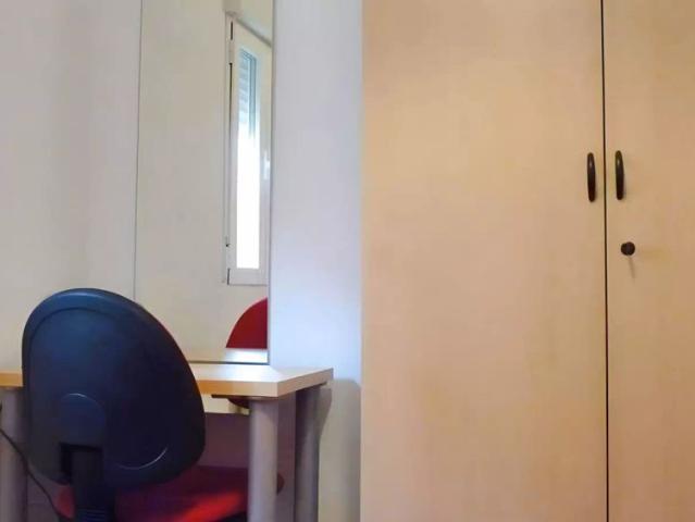 Room for rent in shared apartment in Madrid