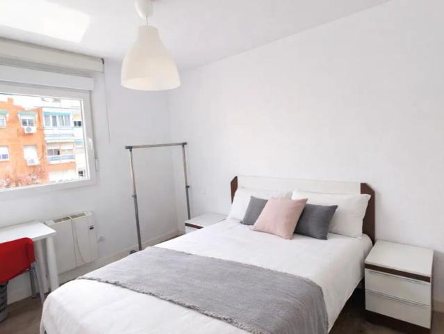 Room for rent in shared apartment in Madrid