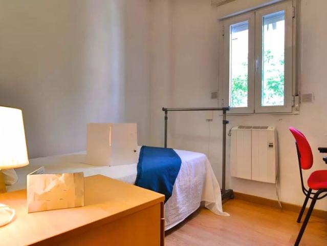 Room for rent in shared apartment in Madrid