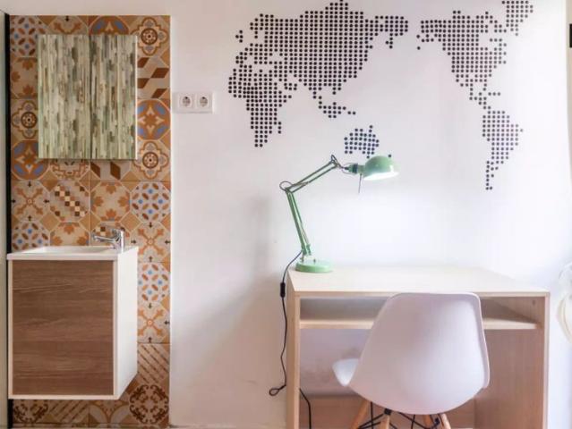 Room for rent in shared apartment near Eixample, Barcelona
