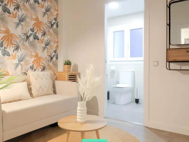 Room for rent in shared apartment with 7 bedrooms in Madrid