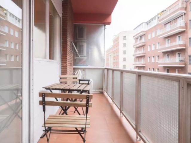 Room for rent in shared apartment with 7 bedrooms in Madrid