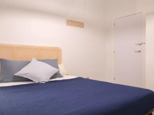Room for rent in shared apartment with 7 bedrooms in Madrid