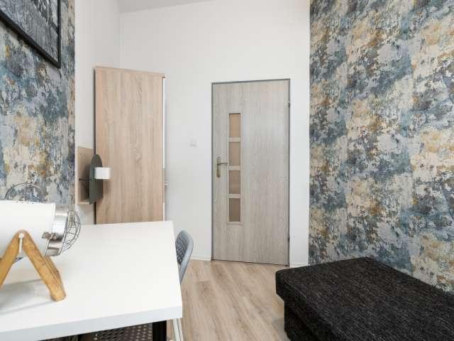 Room for rent in 10 bedroom apartment in Wilda, Poznan