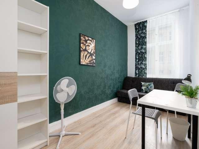 Room for rent in 10 bedroom apartment in Wilda, Poznan