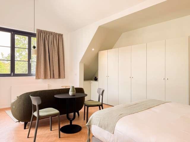 Room for rent in 11 bedroom apartment in Uccle, Brussels