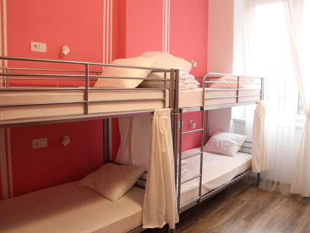Room for rent in 12 bedroom apartment in Piasek, Krakow