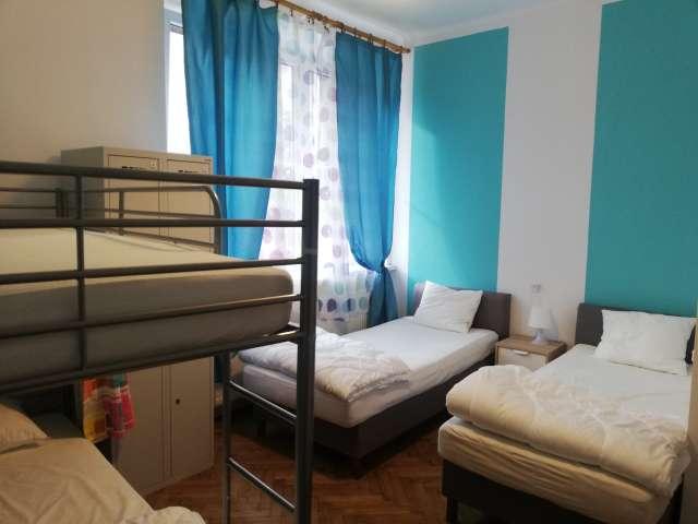 Room for rent in 12 bedroom apartment in Piasek, Krakow
