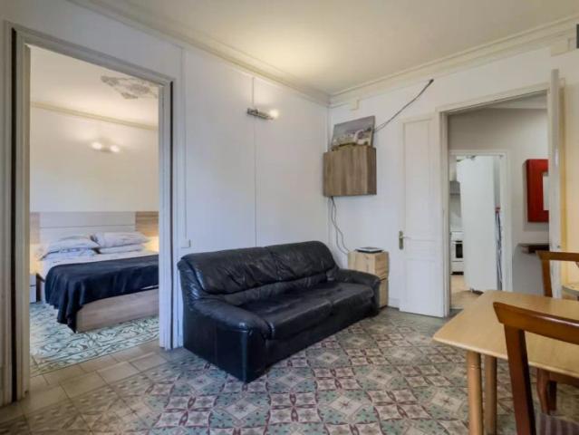 Room for rent in 2 bedroom apartment in Barcelona
