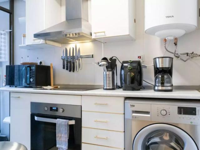 Room for rent in 2 bedroom apartment in San Diego