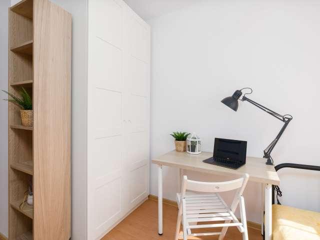 Room for rent in 2 bedroom apartment in Poznań