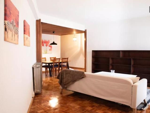 Room for rent in 2 bedroom apartment in Pacífico