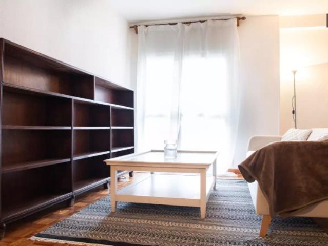 Room for rent in 2 bedroom apartment in Pacífico