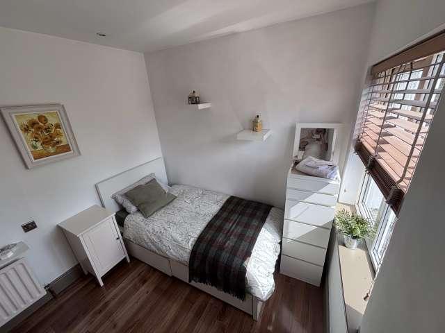 Room for rent in 2 bedroom flat, Dublin