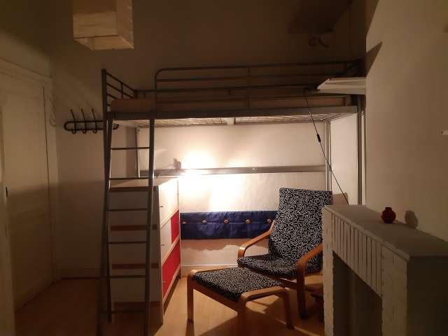 Room for rent in 3 bedroom apartment in Cornillon, Liège