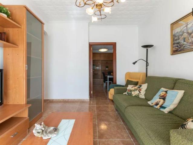 Room for rent in 3 bedroom apartment in Aiora