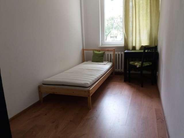 Room for rent in 3 bedroom apartment in Bródno, Warsaw