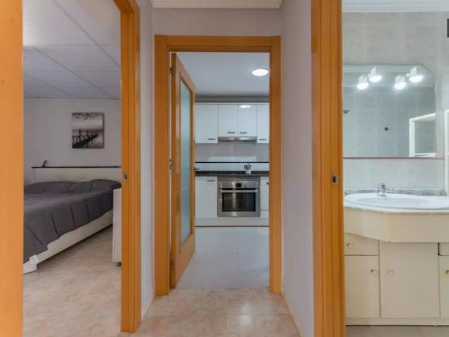 Room for rent in 3 bedroom apartment in Burjassot