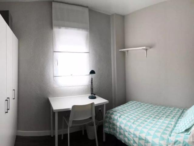 Room for rent in 3 bedroom apartment in Getafe, Madrid