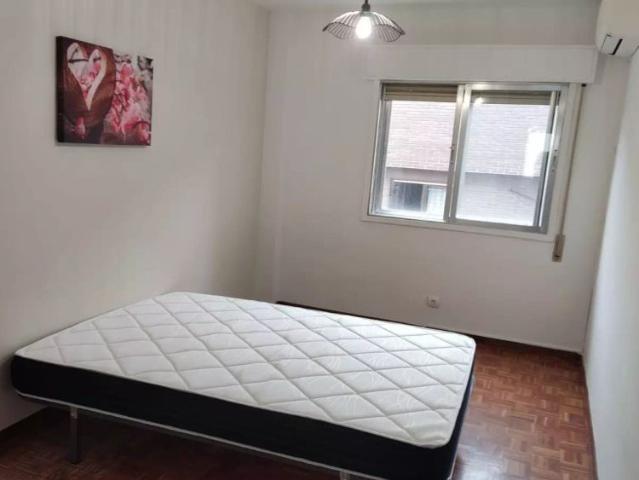 Room for Rent in 3 Bedroom Apartment in Madrid