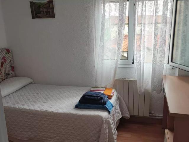 Room for rent in 3 bedroom apartment in San Roque, Santander