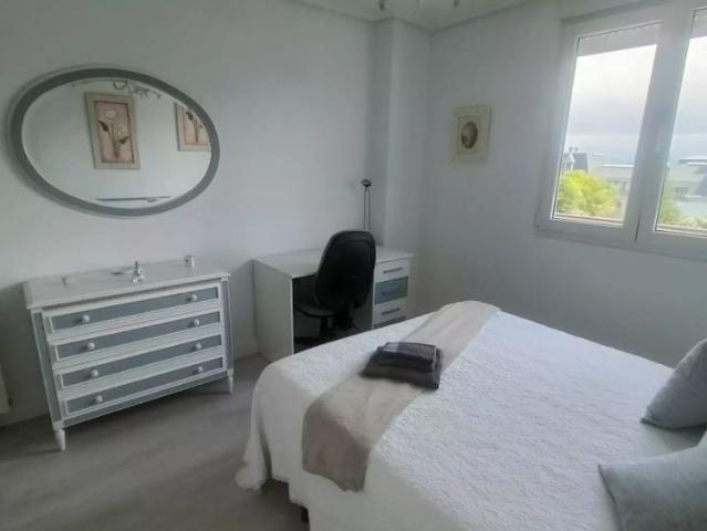 Room for rent in 3 bedroom apartment in Santander