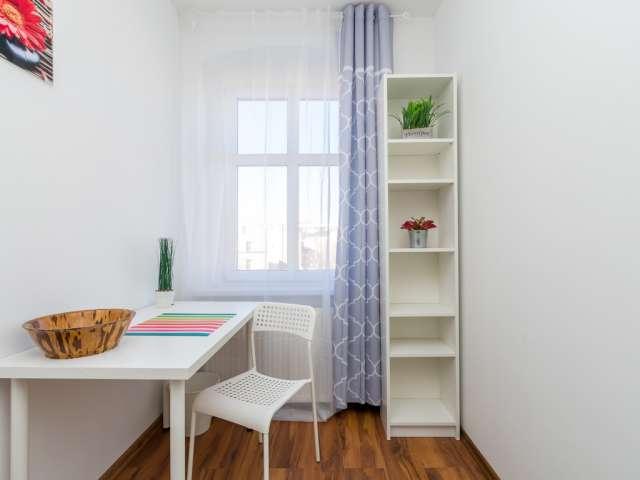 Room for rent in 3 bedroom apartment in Poznan