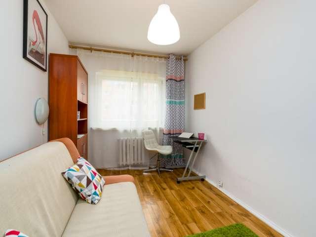 Room for rent in 3 bedroom apartment in Poznan