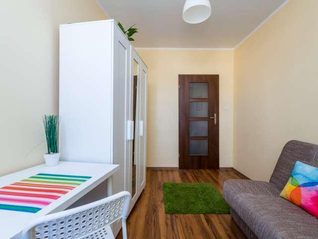 Room for rent in 3 bedroom apartment in Poznan