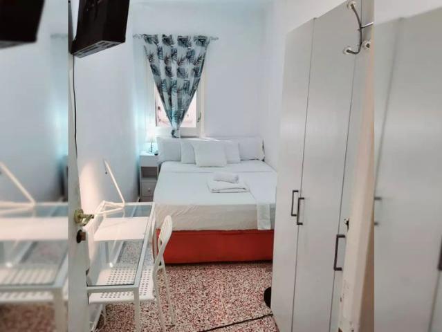 Room for rent in 3 bedroom apartment in Porta