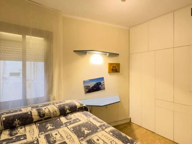 Room for rent in 3 bedroom apartment in Porta
