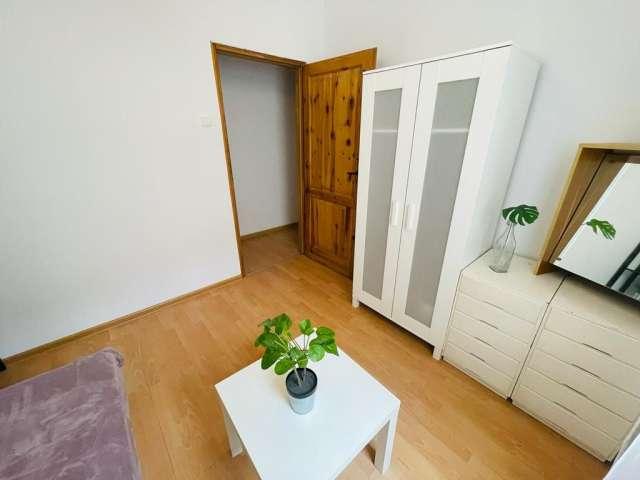 Room for rent in 3 bedroom apartment in Wilna, Poznan