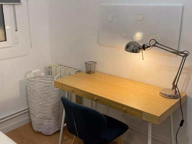 Room for rent in 3 bedroom apartment in Vilapicina I La Torre Llobeta