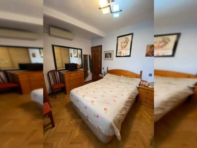 Room for rent in 3 bedroom apartment in Villaverde, Madrid