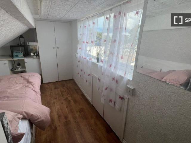 Room for rent in 3 bedroom house in Dublin