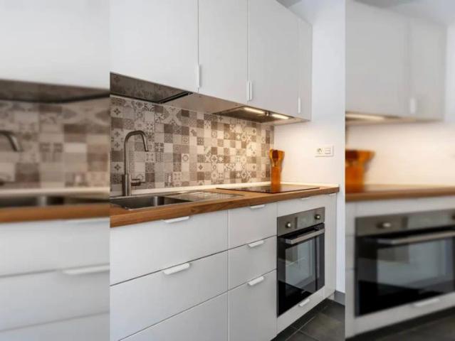 Room for rent in 3 bedrooms apartment in Granada