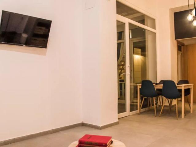 Room for rent in 4 bedroom apartment in Camins al Grau