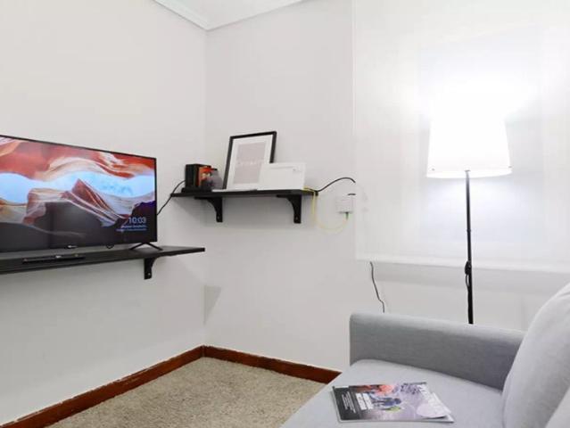 Room for rent in 4 bedroom apartment in Ametzola