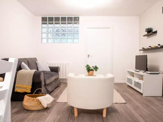Room for rent in 4 bedroom apartment in Aluche