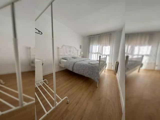 Room for rent in 4 bedroom apartment in Badalona, Barcelona