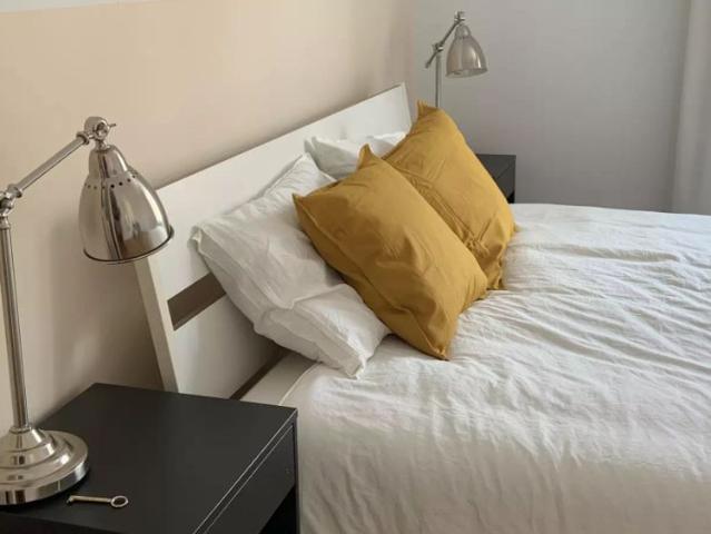 Room for rent in 4 bedroom apartment in Barcelona
