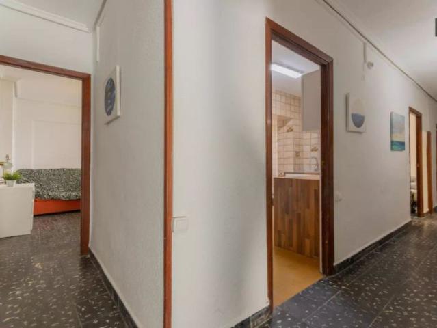 Room for rent in 4 bedroom apartment in Benicalap, Valencia