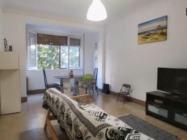 Room for rent in 4 bedroom apartment in gorgeous La Dreta de l'Eixample