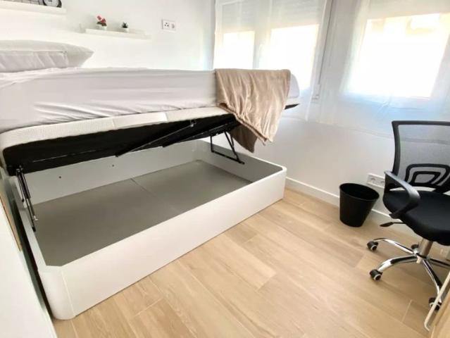 Room for rent in 4 bedroom apartment in Getafe