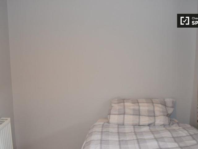 Room for rent in 4 bedroom apartment in Glasnevin, Dublin